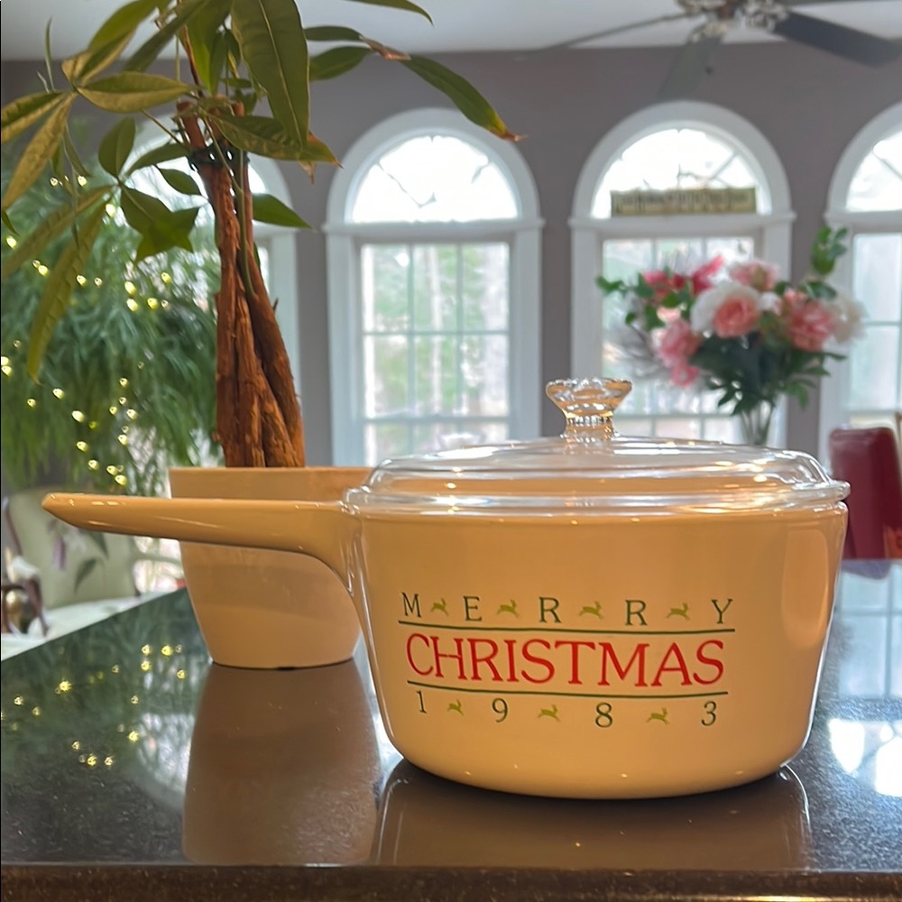"Merry Christmas 1983" White Corningware Saucepan - 1 1/2L with Lid